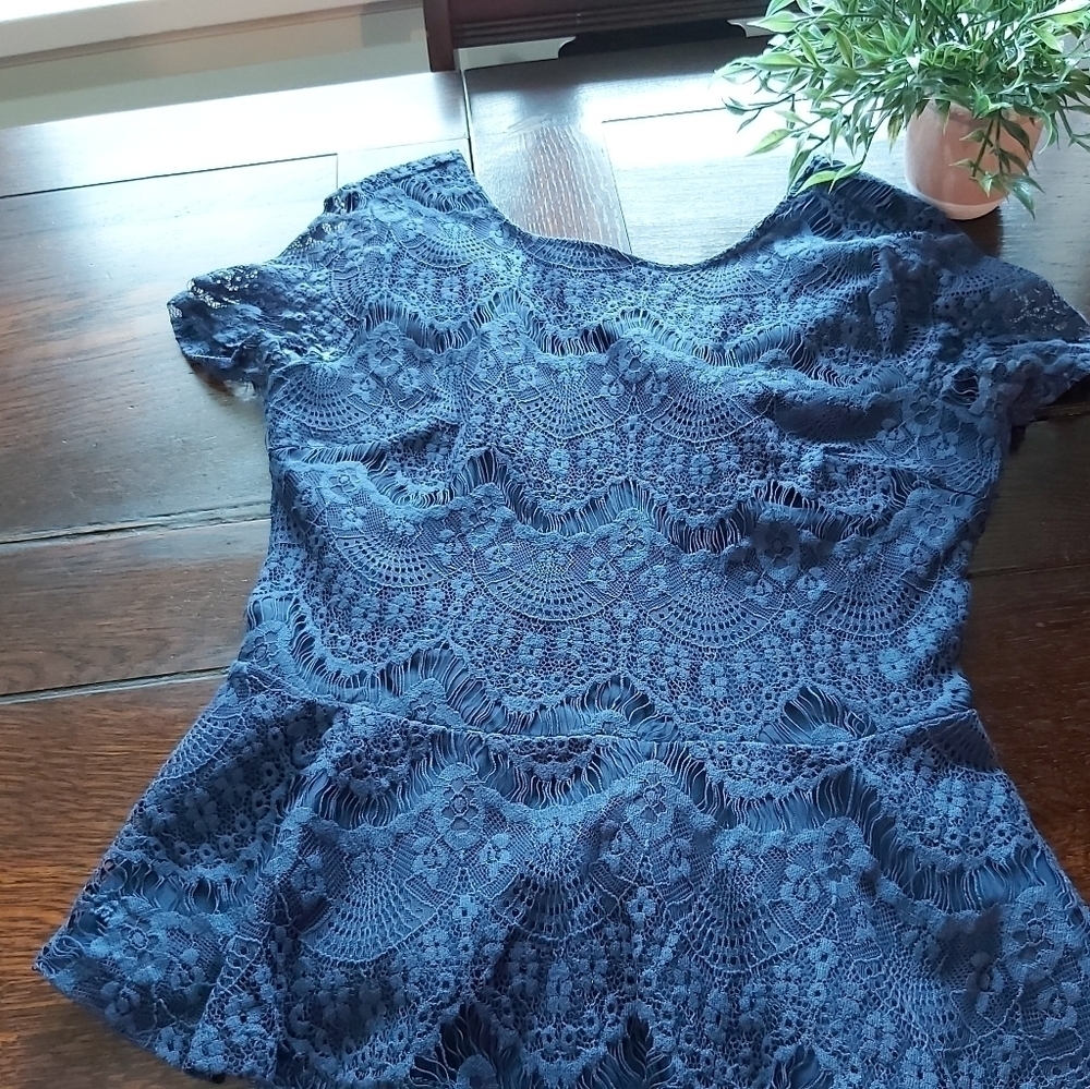 FOREVER 21 LACE TOP W/POPLUM//B2A